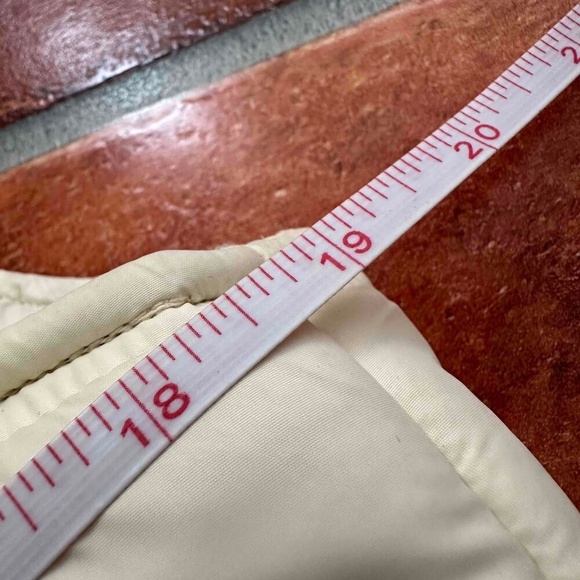 Burton Ivory Sleeveless Hooded Button Up Puffer Vest Size Medium - Picture 11 of 16